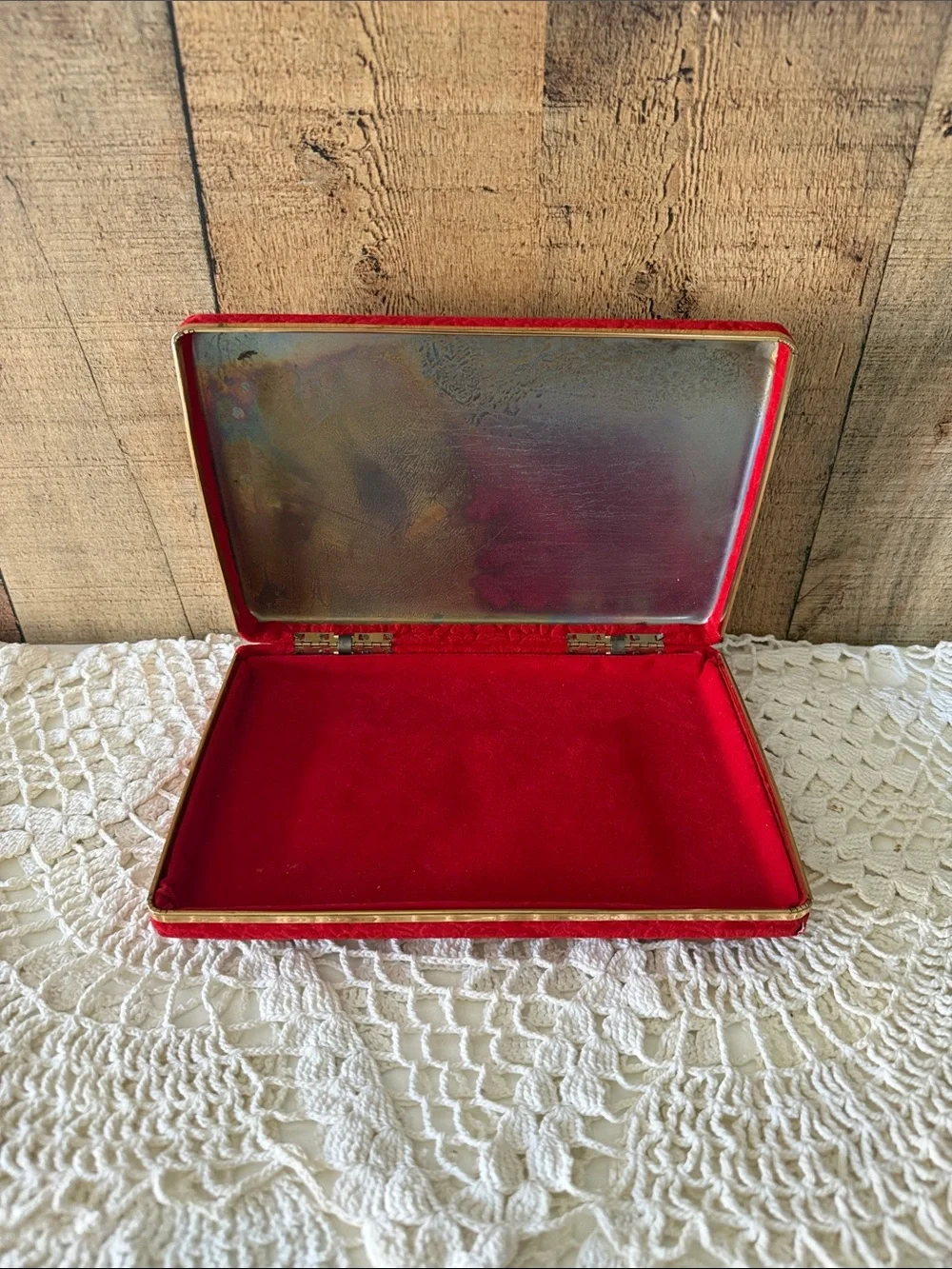 VTG red velvet jewelry box/travel case with gold-tone trim with clip on earrings